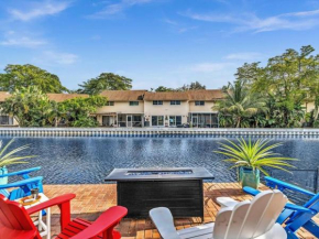 Heated pool, Yard, Laundry, Kayaks, BBQ, Kitchen